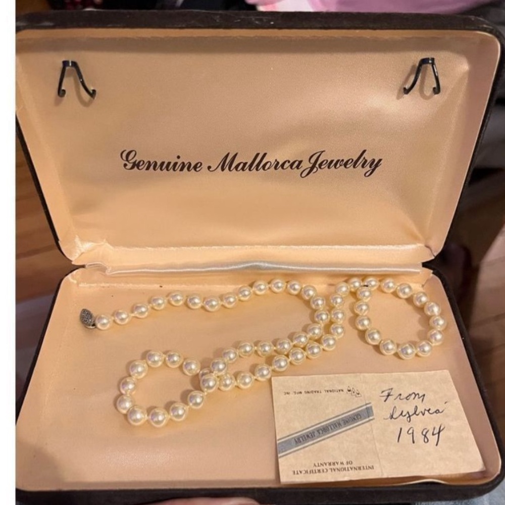 Vintage Mallorca 16" pearl necklace